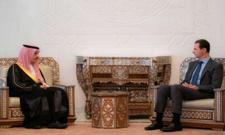 الأسد خلال لقائه وزير الخارجية السعودي الأمير فيصل بن فرحان