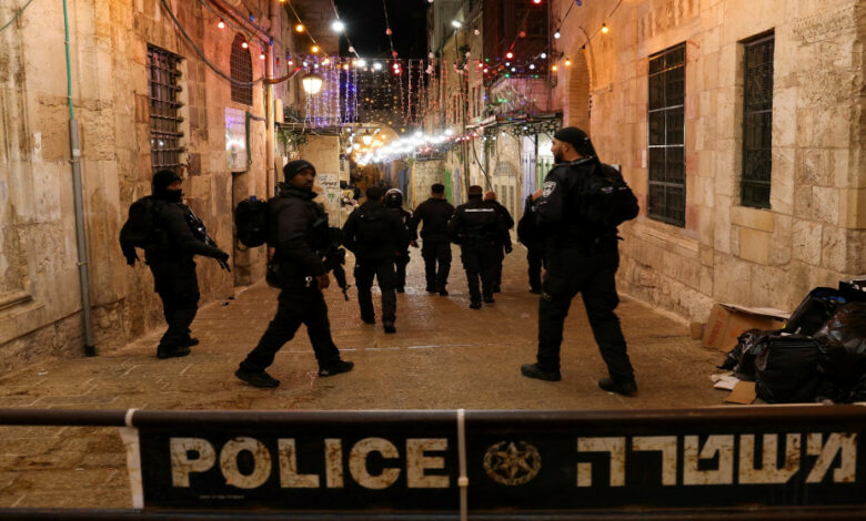 شرطة الاحتلال الاسرائيلي بالقرب من المسجد الاقصى