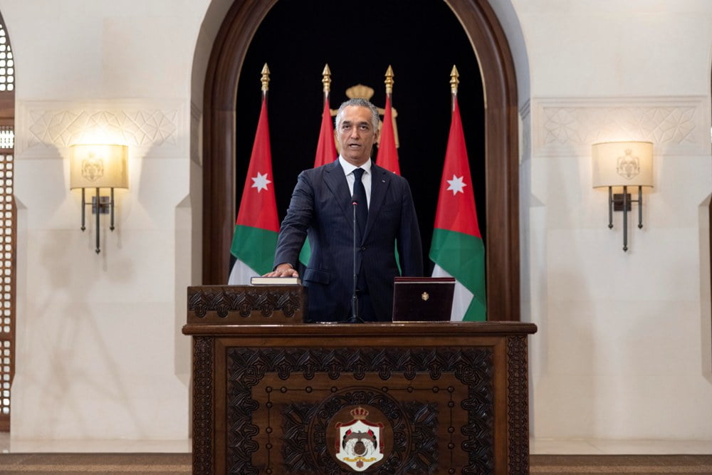 وزير السياحة مكرم القيسي يؤدي اليمين امام جلالة الملك