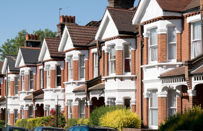 اسعار المنازل تسجل أكبر تراجع منذ 14 عاما في بريطانيا