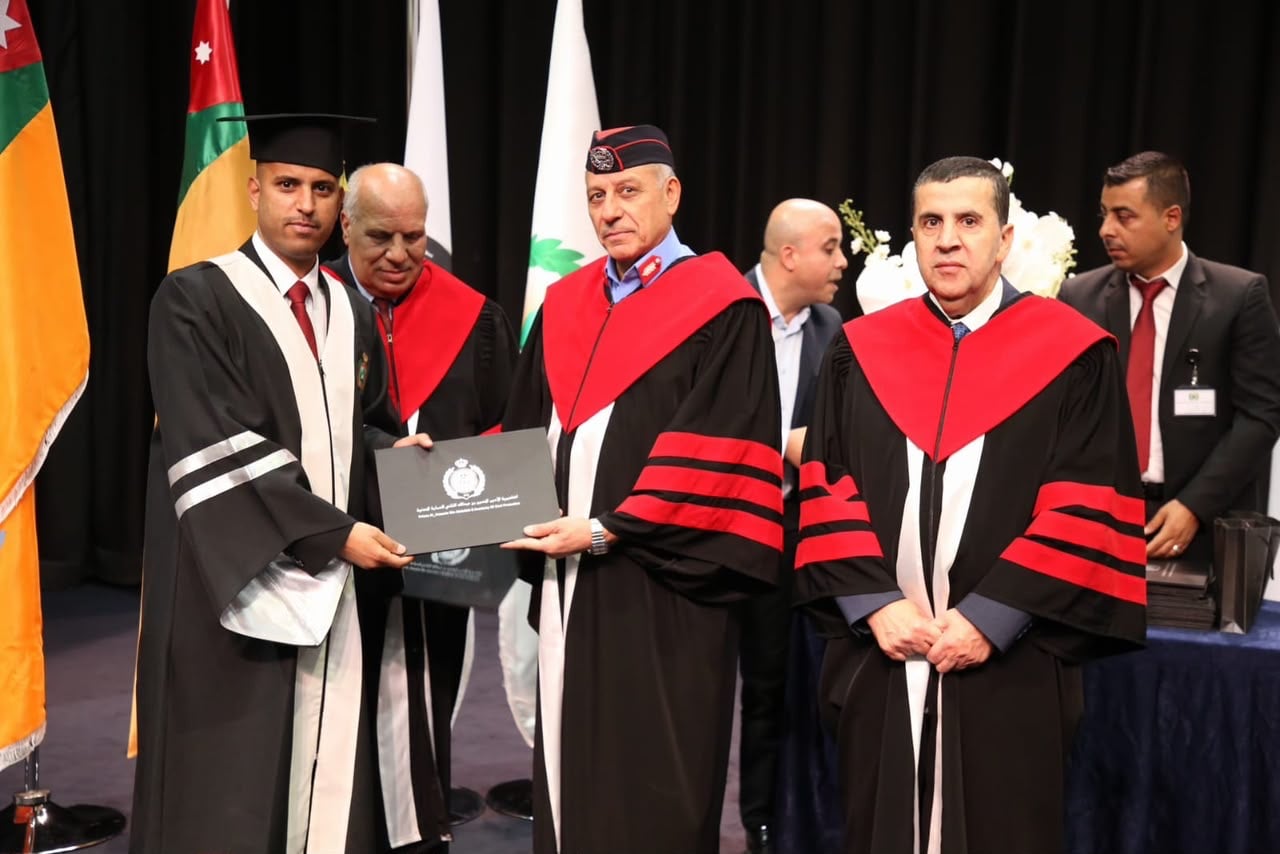 المعايطة يرعى حفل تخريج الفوج الرابع عشر من طلبة أكاديمية الأمير الحسين بن عبد الله الثاني للحماية المدنية