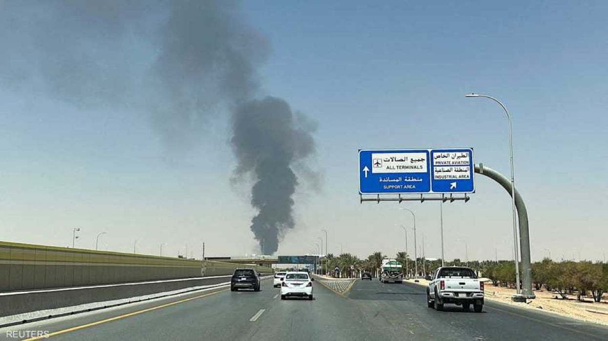 حريق خزان وقود قرب مطار الرياض يتسبب باضطراب حركة الرحلات