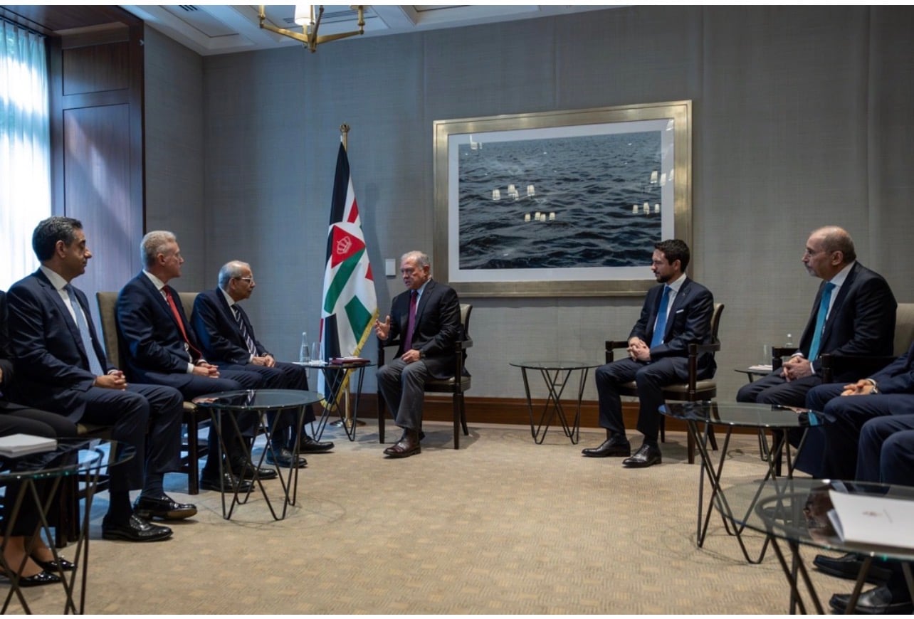 الملك يلتقي رئيس الوزراء اللبناني ويبحث دعم الجيش اللبناني