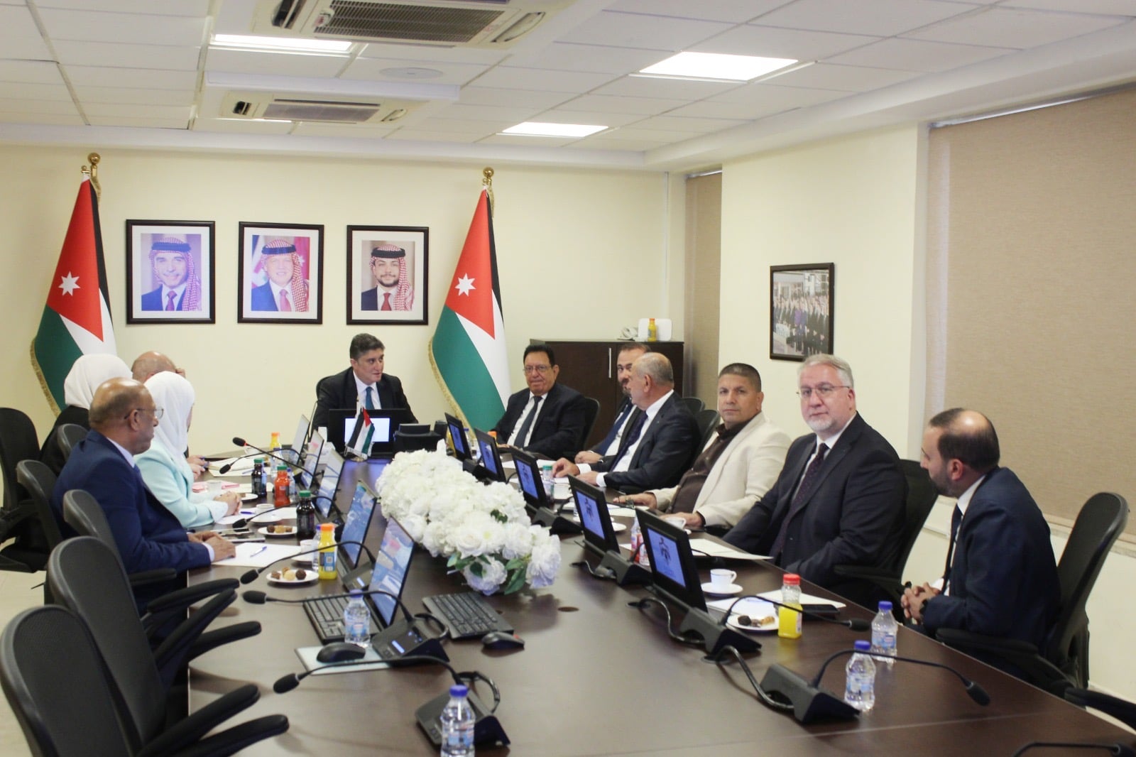 النقل تبحث مع جمعية الناقلين الأتراك سبل تعزيز النقل البري والترانزيت بين البلدين